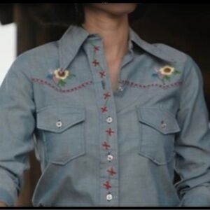 NWT Yellowstone Monica Dutton Blouse
Size Small